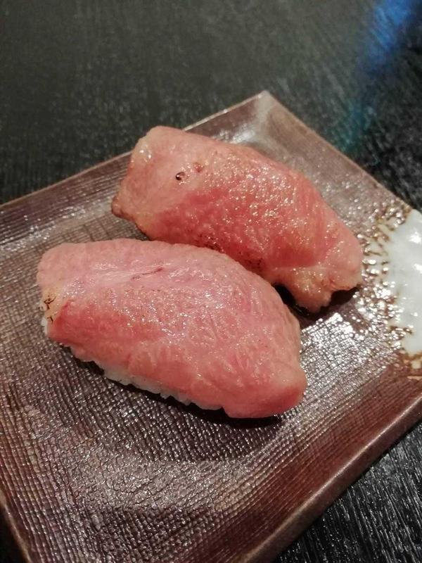 和牛炙り肉寿司 かつら