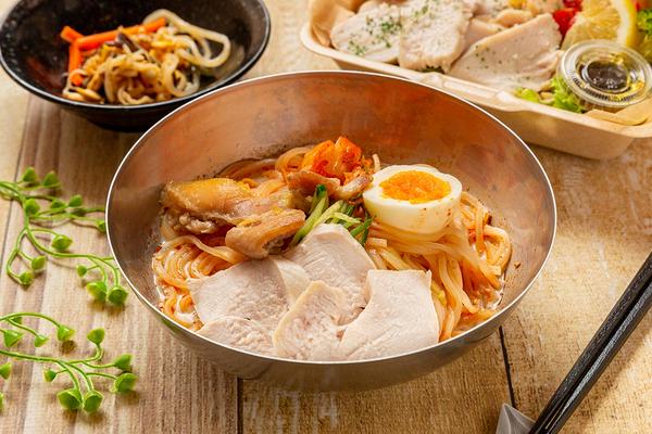 盛岡冷麺と16穀米鶏弁当Re:nine