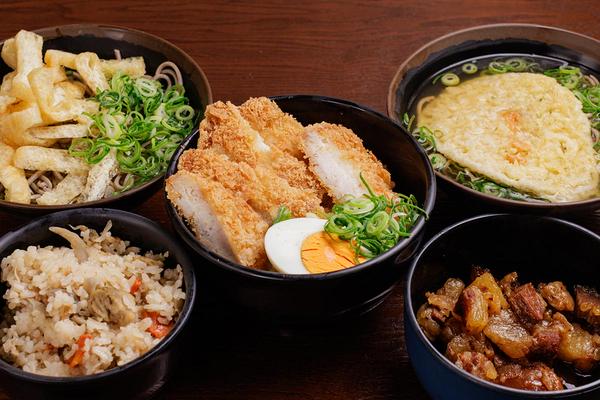 【濃厚鰹ダシ】天八うどん どんでん