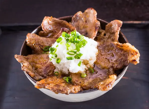 焼肉屋さんの肉肉丼