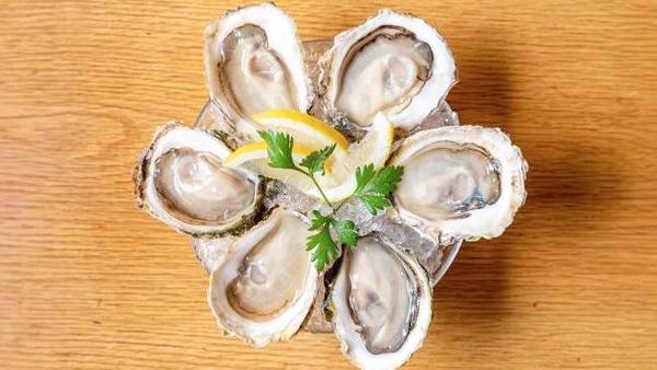 生牡蠣と牡蠣料理専門店オイスターズ