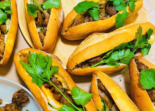 BANH MI NHINHI