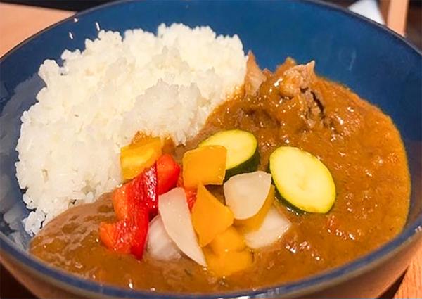 【牛テールカレー専門店】くさのね劇場