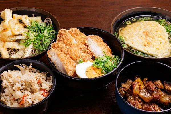 【濃厚鰹ダシ】天八うどん どんでん