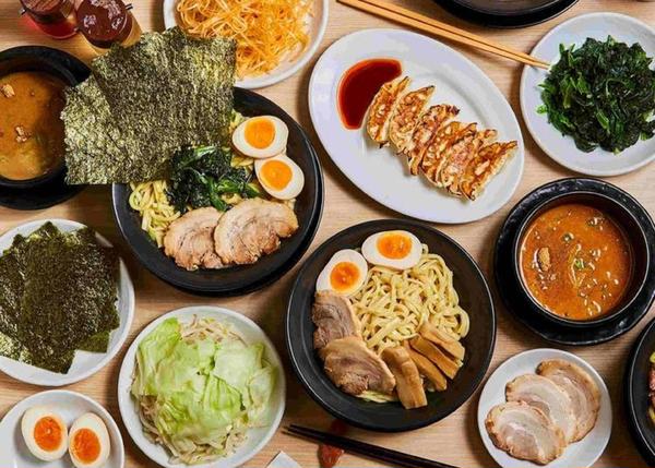 横浜家系ラーメン赤家草加店