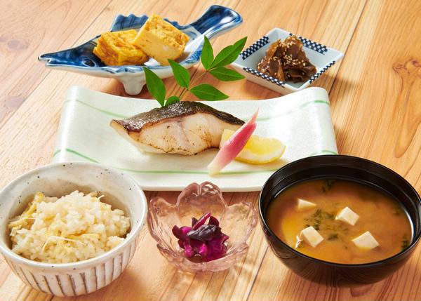 和食 哲
