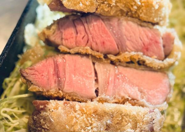 低温調理で仕上げた当店自慢のかつ丼 ゆくり