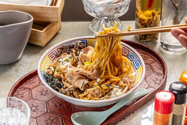 麺尊RAGE 神田 肉まぜ 交点