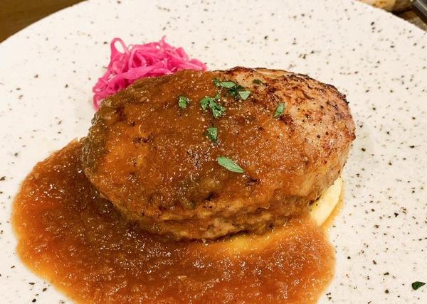 ビストロ サントロワ