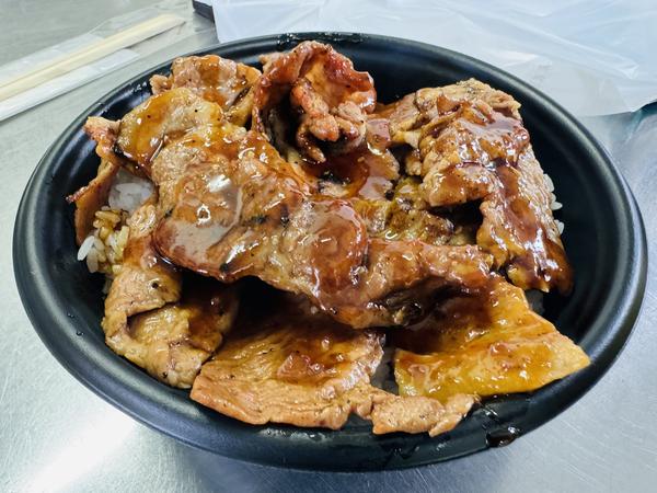 室蘭やきとりの炭火豚丼がく
