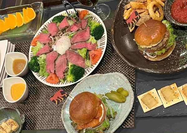 Smoky Monkey Hamburger