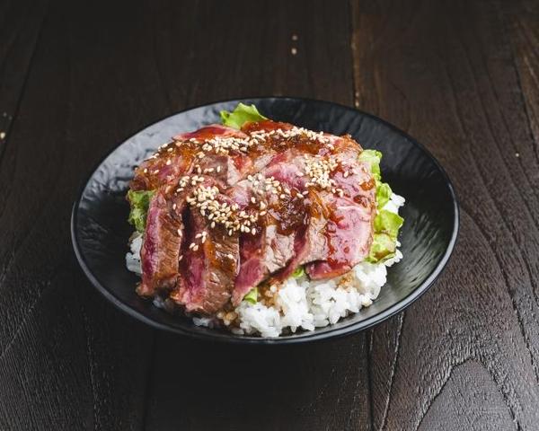 うんまっ！！このステーキ丼