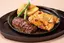【D3】BEEFハンバーグ＆米どりのグリル～選べるソース