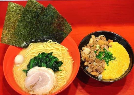 横浜家系ラーメン赤家巣鴨店