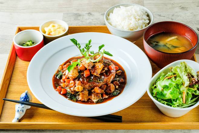 EVERYDAYBURG～食べるソースのハンバーグカフェ～