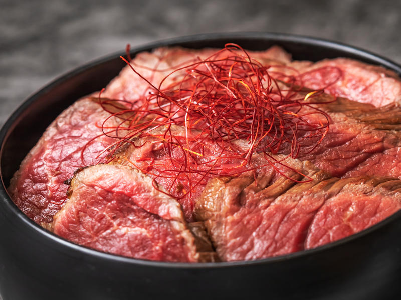 肉匠おちあいの厳選赤身丼 新宿歌舞伎町店