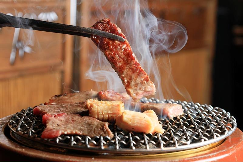 炭火焼肉うしざか