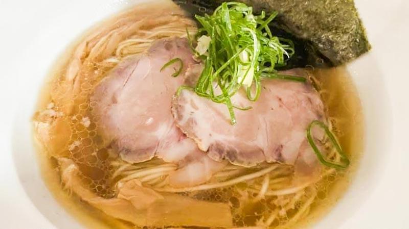 や hide