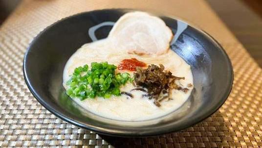 濃厚とんこつラーメン 一峰