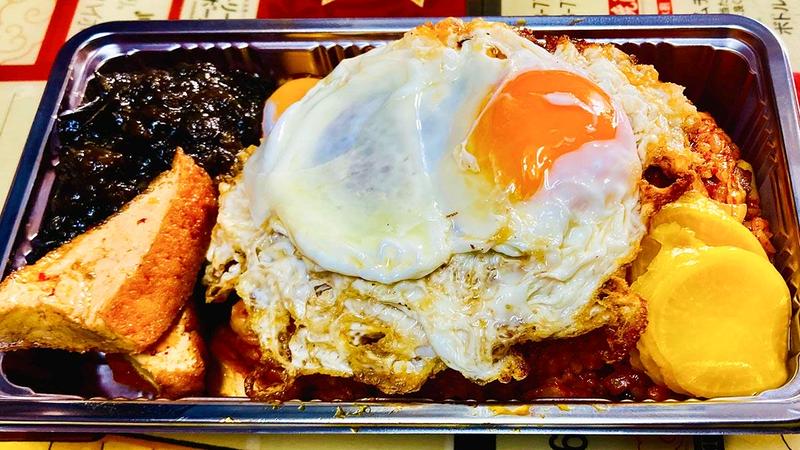 ジャージャー麺と大皿専門店 赤坂名華園