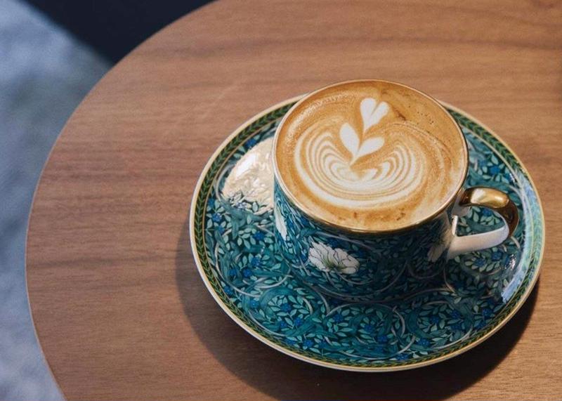 CAFE IN THE HOUSE