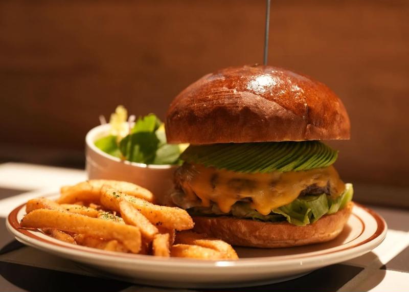 THE BURGER CLUB