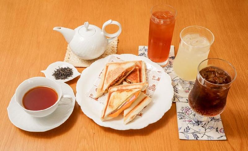 自転車と紅茶のおみせ ゆいの壁