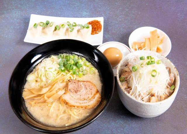 ラーメン無極 池袋店
