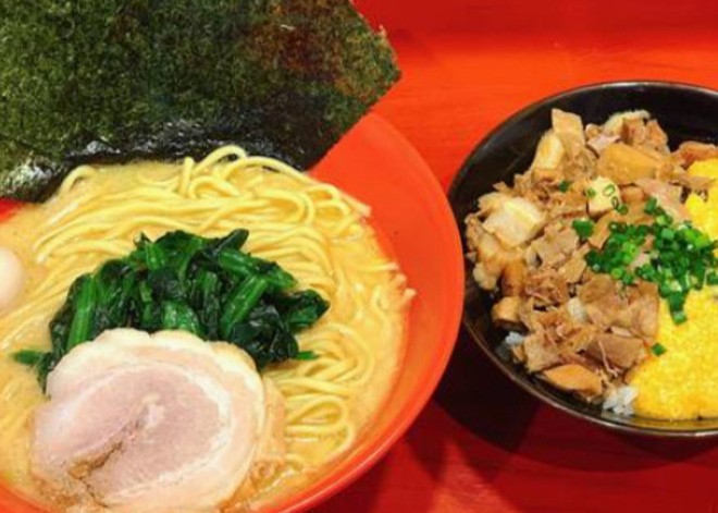 横浜家系ラーメン赤家 篠崎駅前店
