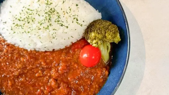 トマトカレーとワインのお店sept