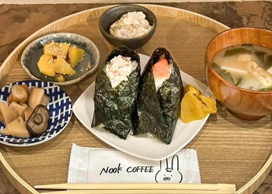 おにぎりと一汁三菜 NOOK CAFE
