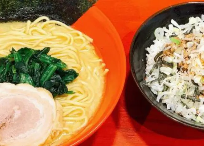 横浜家系ラーメン赤家 京成八幡駅前店