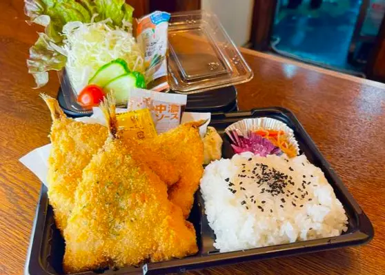 焼き鳥屋が作った唐揚げ弁当「かわむー」