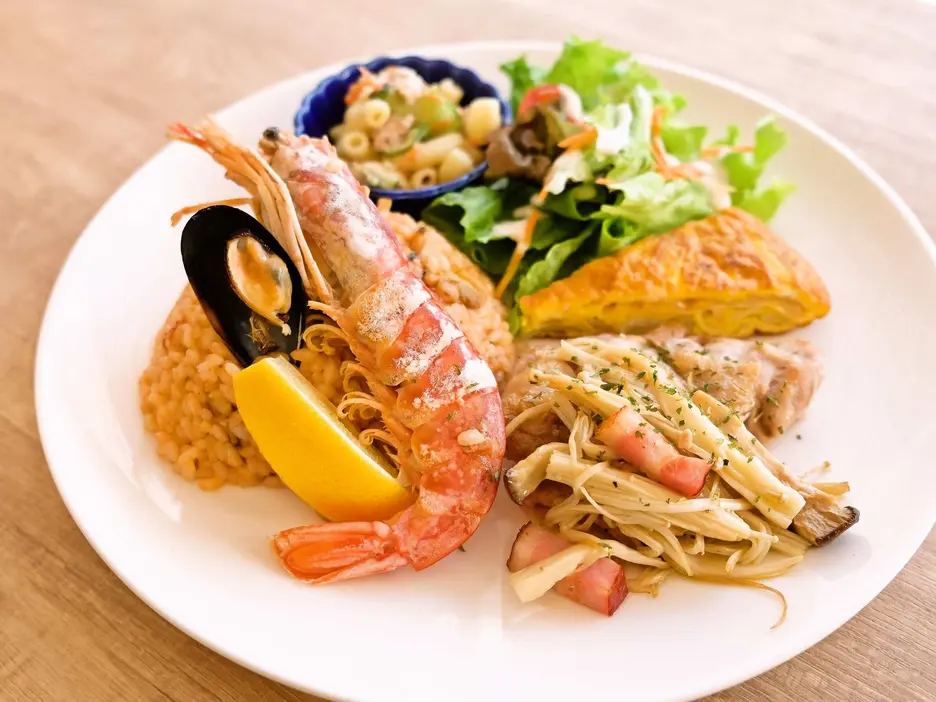 スペイン風バル アルコイリス Cafe & Bar arcoiris